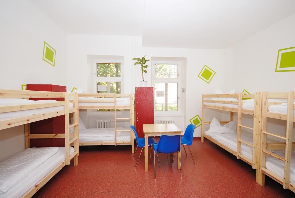 Westend City Hostel Vienna Exterior photo